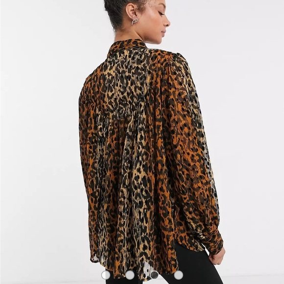 SOLD✅TopShop NWT animal print, full button, semi sheer blouse. - Picture 7 of 8
